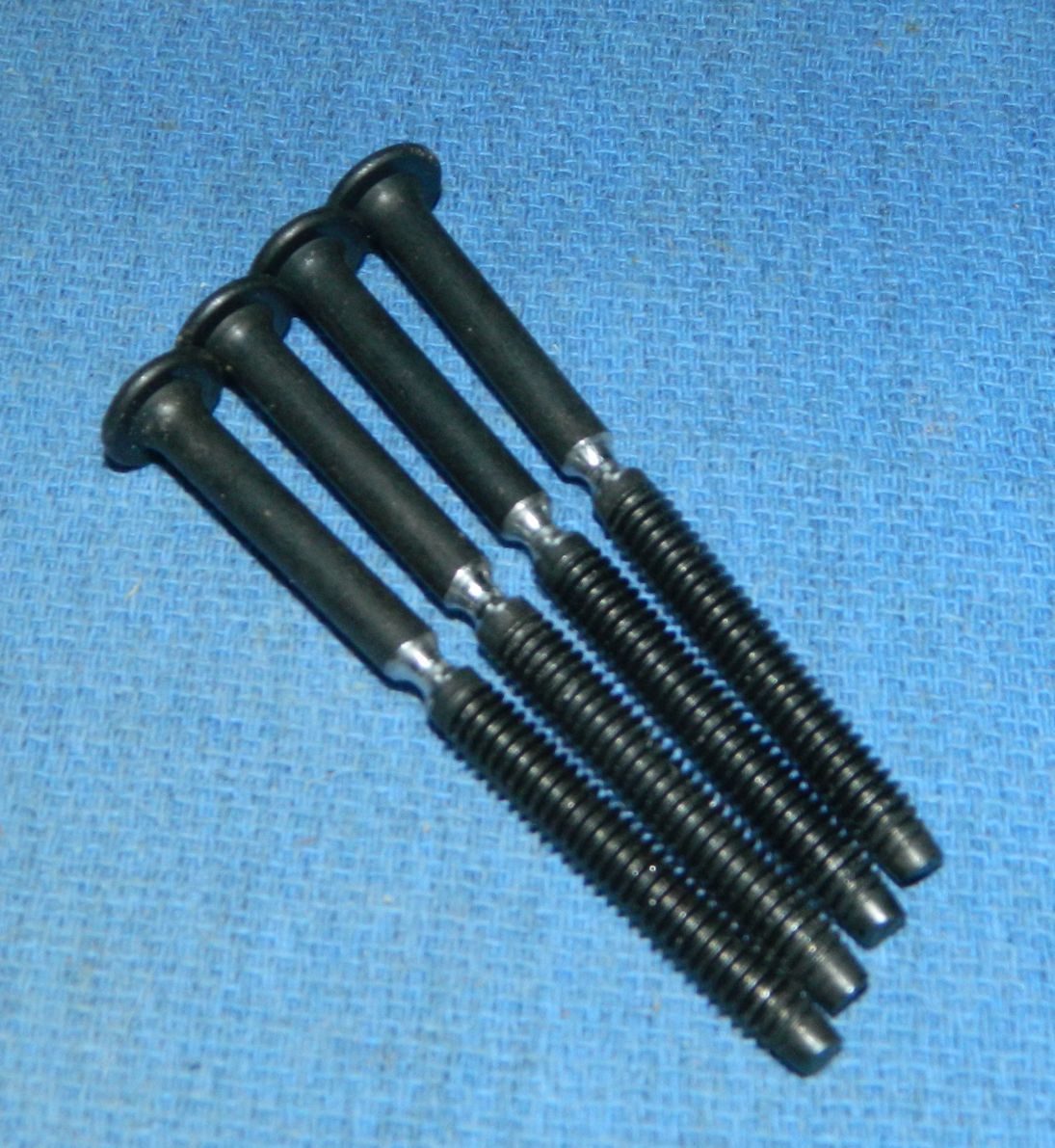 4boltswithgrooves3.jpg.caaa3c23e0223c70fc8663580fcb1233.jpg