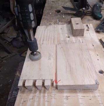 ChiselCaseDovetail3mis-cut.jpg.04b3649f636ea8b5f8db7b647b0cf23b.jpg