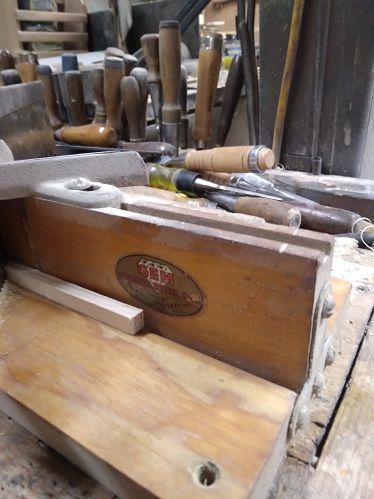 ChiselCaseLidFeetGEMMitrebox.jpg.64f6a9d29bfd926a3ecab6b4d46095d2.jpg