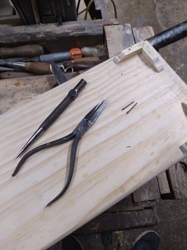 ChiselCasefeetnailstools.jpg.c3f166a6f1de689c38c61b9b8bbd9634.jpg