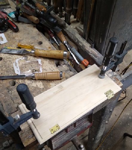 ChiselCaselidworkhingesinstalled.jpg.fccbd524d2b96527c799c54441debe25.jpg