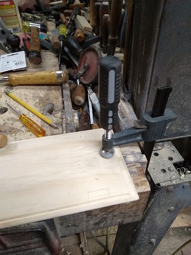 ChiselCaselidworkmodernholdfast.jpg.ca17e6db7971e4b9e6c712d80a64b76d.jpg