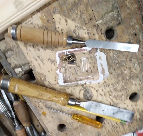 ChiselCaselidworktoolsandscrews.jpg.0f08c81c4784732e327dba4b5e890d77.jpg