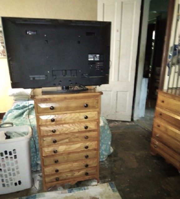 MovingDayJuneMovingisdone.jpg.c3a2c3d0e08ebd6c1a42c50122c07b62.jpg