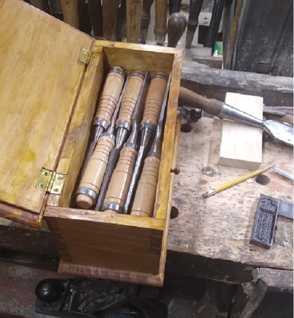 WoodJointClass8chiselselections.jpg.d4b433b1afe4d6b075c0aac7bba4a4ce.jpg