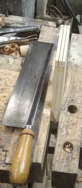 JoineryClasssplinedmiterdoabitofsawwork.jpg.489ff0d6e165cf28ac510166b8598622.jpg
