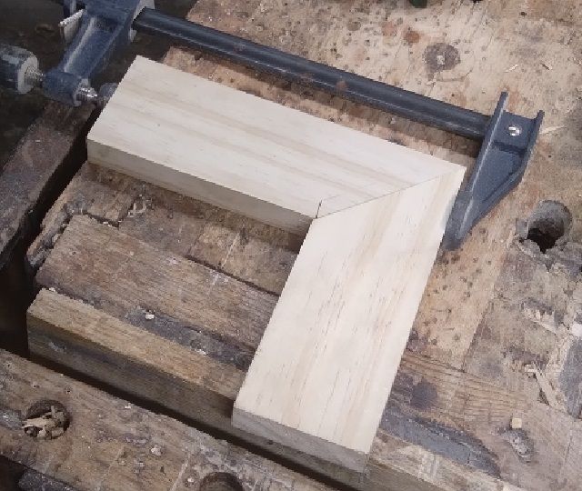JoineryClasssplinedmiterdryfit.jpg.fa7835cef0b112e5e9f29c2a7e5c639b.jpg