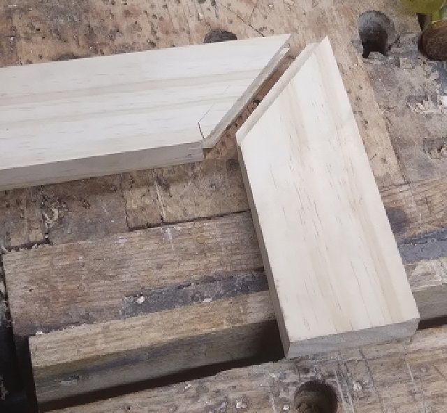 JoineryClasssplinedmiterreadytoassemble.jpg.4ae6c8f4d7e58b1ebf8e6173a6e3712e.jpg