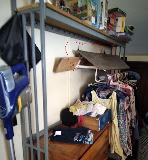 Newshelfpullingoutofthewall.jpg.740b90b53e371ce74f97ee0152804d4f.jpg