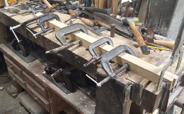 SofaTableBuild3legglueup.jpg.432d5db87e2b8266caf7eded7d0e17d7.jpg