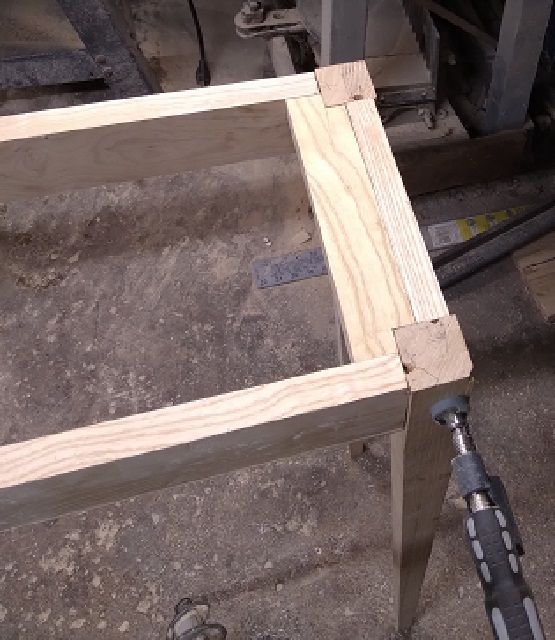SofaTableBuildGlueupdryfitbracket.jpg.e9fe7509f76550a1bc028c0a22d6ee2a.jpg