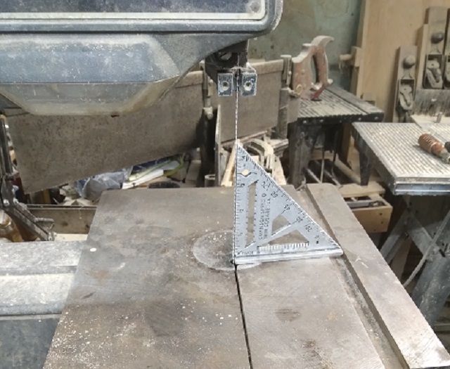 SofaTableBuildLegWorknewbladeinstalled.jpg.ee1658d4e22e37e66072bfd03b094db7.jpg