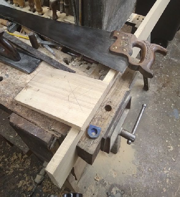 SofaTableBuildTableTopcutcutsstraight.jpg.20b627a91cde7d6c00d6fc6a1637e253.jpg