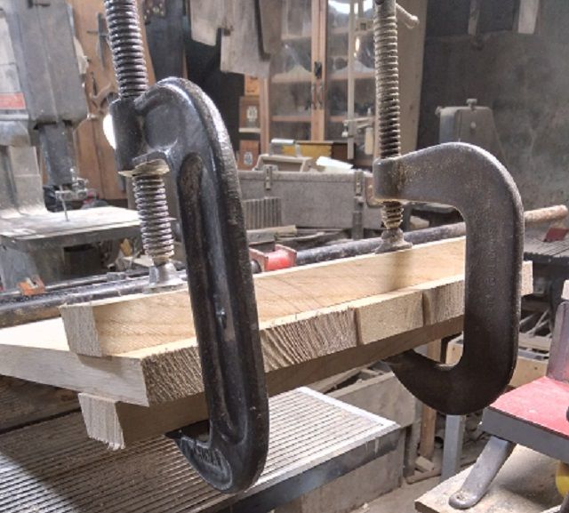 SofaTableBuildTopGlueup.morecauls.jpg.4bf5027f7140d4e79ddaaaf9727fa0cc.jpg