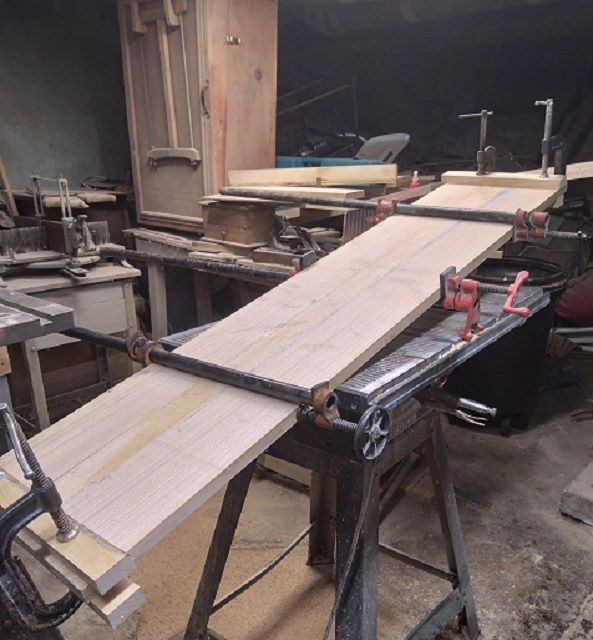 SofaTableBuildTopGlueup.pipeclamps3.jpg.3bdc6b6fa3696e1d76ff0bd90a440999.jpg