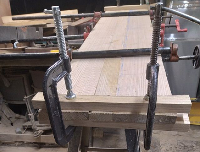 SofaTableBuildTopGlueup1stcauls.jpg.d9a97cf42f757c001f6519ac8b364a85.jpg