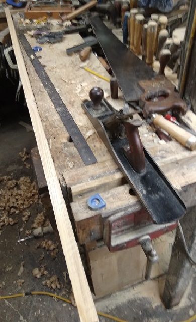 SofaTableBuildTopGlueupjointerwork.jpg.209a515ee5a3b7388d8860fdd76f9c32.jpg
