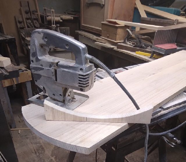 SofaTableBuildbaseinstallcuttingacurve.jpg.db0bc825ba08e5a43768c4c71d6cbfc0.jpg