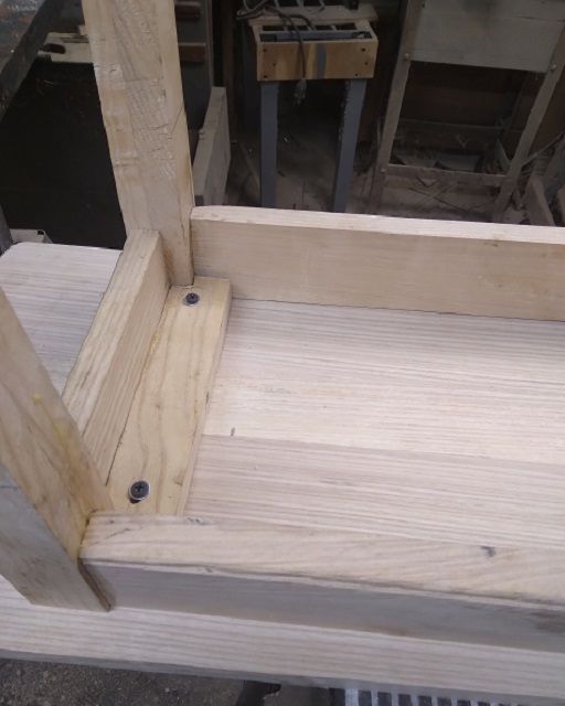 SofaTableBuildbaseinstallsecond2.jpg.d36f994fd61e3c7f712325d16dbb8a38.jpg