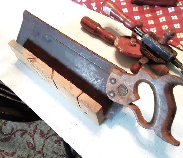 4salesitemsMitreBoxsaw.jpg.2c00aa0381abc860abc4a479d821b72b.jpg