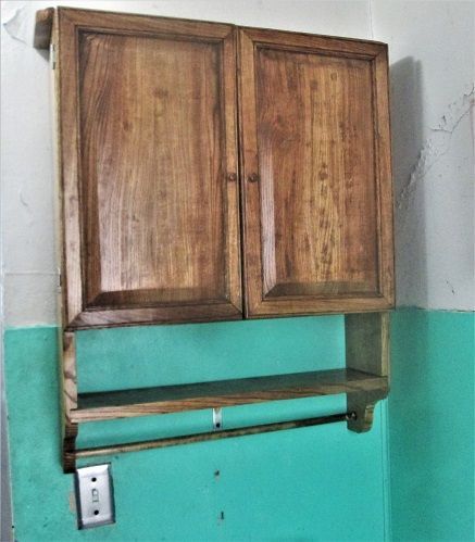 BathroomCabinetProjectPostdoorsclosed.JPG.58936a5de77f8c5659095f8b61f2b1b9.JPG