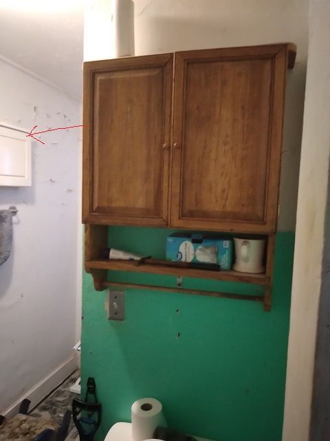 BathroomCabinetsnotamatch.jpg.1b650959f144f56be9ba14ce5a2eeae9.jpg