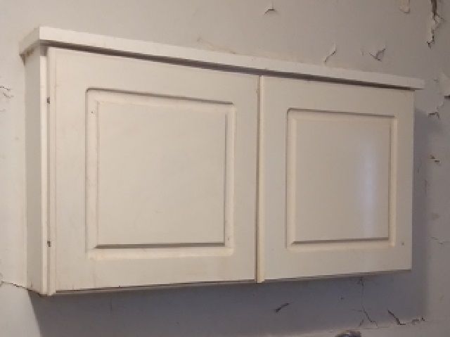 BathroomCabinetswecandobetter.jpg.f9f773be2ef7e29ec8bf63792bcf96e3.jpg