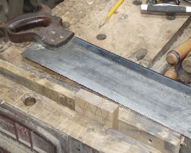 BathroomProjectdovetailscuttingtails.jpg.dc5f18c01ef9c9d5d30f5b9e8efc55d3.jpg
