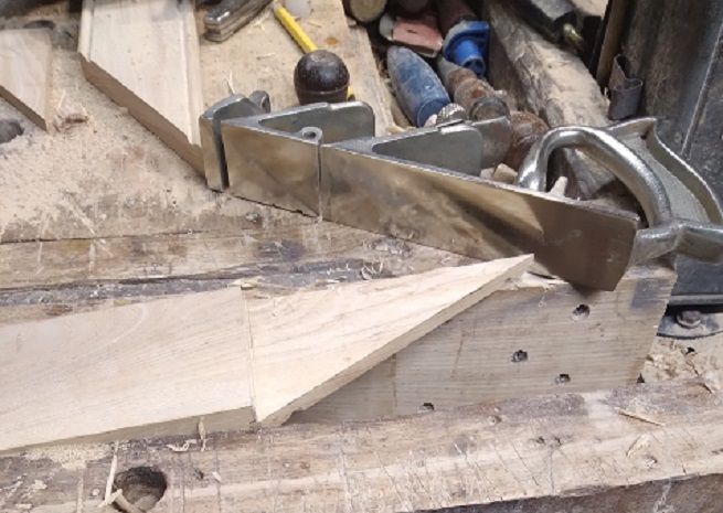 LinenClosetDoor2levelingthecut.jpg.ce5200ff2b6927f6c3b723b6cf08eaa0.jpg