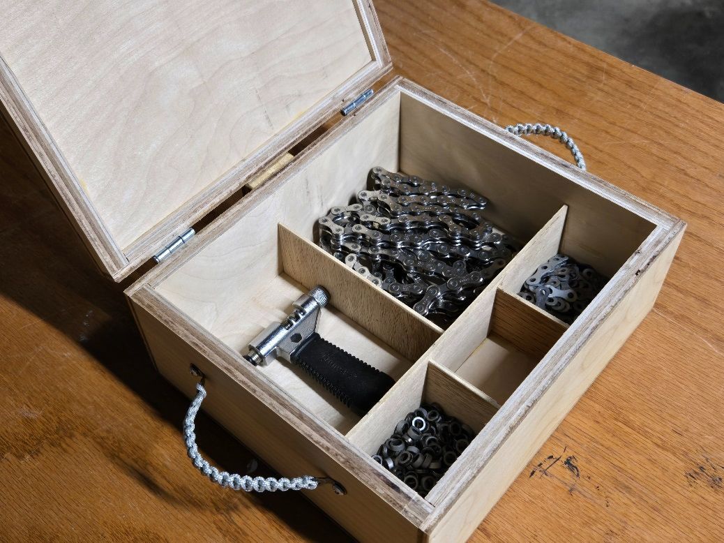 My_chain_box-3.jpg.a6dc4715f2a94aed21ca8f55c3d61570.jpg