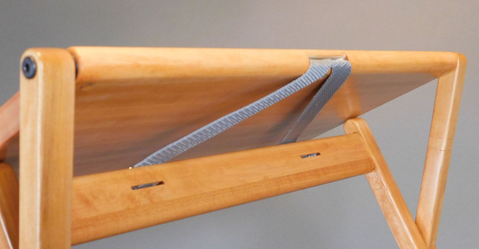 Stainedstrapsdetail2.jpg.a81ffe4a292060c9de4d58ef0a2cd961.jpg