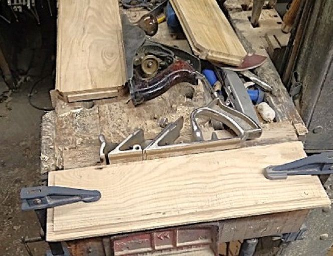 LinenClosetDoor3MON.holddownclamps.jpg.5f1eb6c75df4c32b21b2473204829afb.jpg
