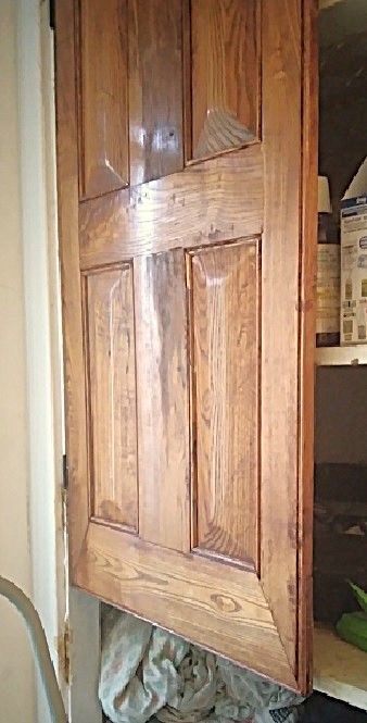 LinenClosetDoorInstall1stdoordone.jpg.9841e3f3b7785ce999a02220ea56d463.jpg