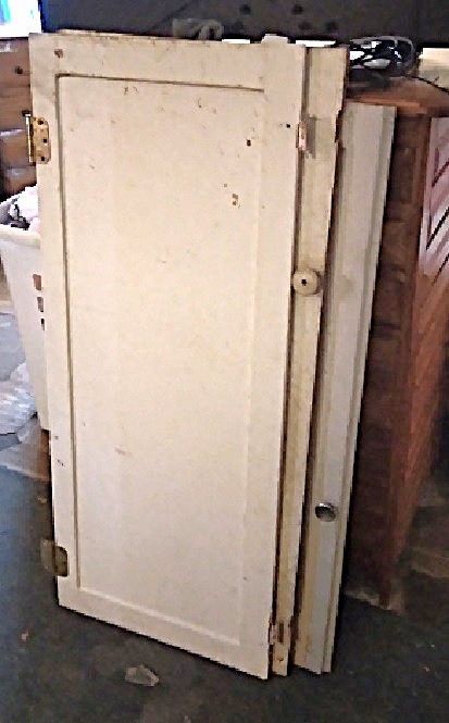 LinenClosetDoorInstallDEMOcomplete.jpg.cce5ea99eb1f4d93b04ab4d9ace8251f.jpg