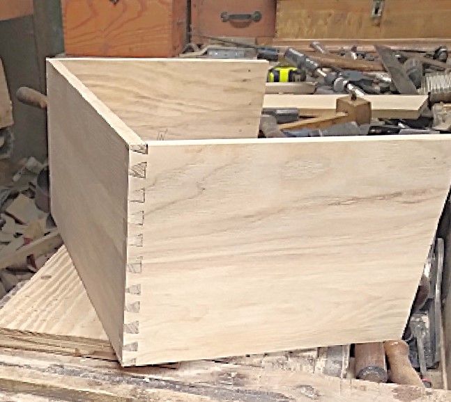 AResawBoxDovetailsCorner2dryfit.jpg.d5217f326ba610212739527ee50608cb.jpg