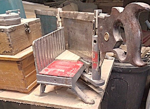 AResawBoxslipinstallcuttingmiters.jpg.068d4c8d0ee527a17bdf814c75f723f0.jpg
