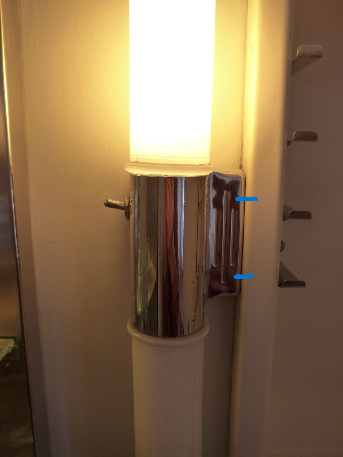 Laamp.jpg.cfa563ffb23a5679a39f1768b293af4a.jpg