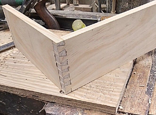 MortiseChiselCaseDovetailsdryfit.jpg.fa3e426d23e2b56cbe2bd56b8ea5811c.jpg