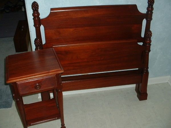 KeithMealybedroomsetrefinishsmall.jpg.258620972bd92c79e032ffbb38aa8fe4.jpg