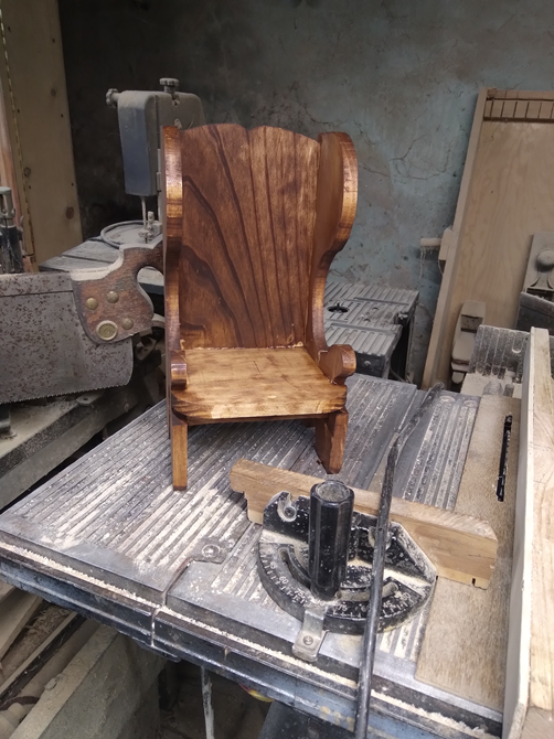 PoutingChairPIPvarnished.png.38d5dea2b97ec997d4d56d1ac7156c04.png