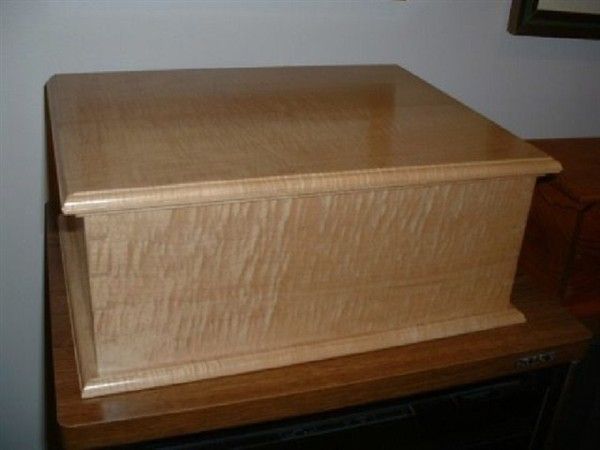 curly_maple_CD_storage_box.jpg.ba1ce7b5caa1792b21146d2f26a4c7c0.jpg