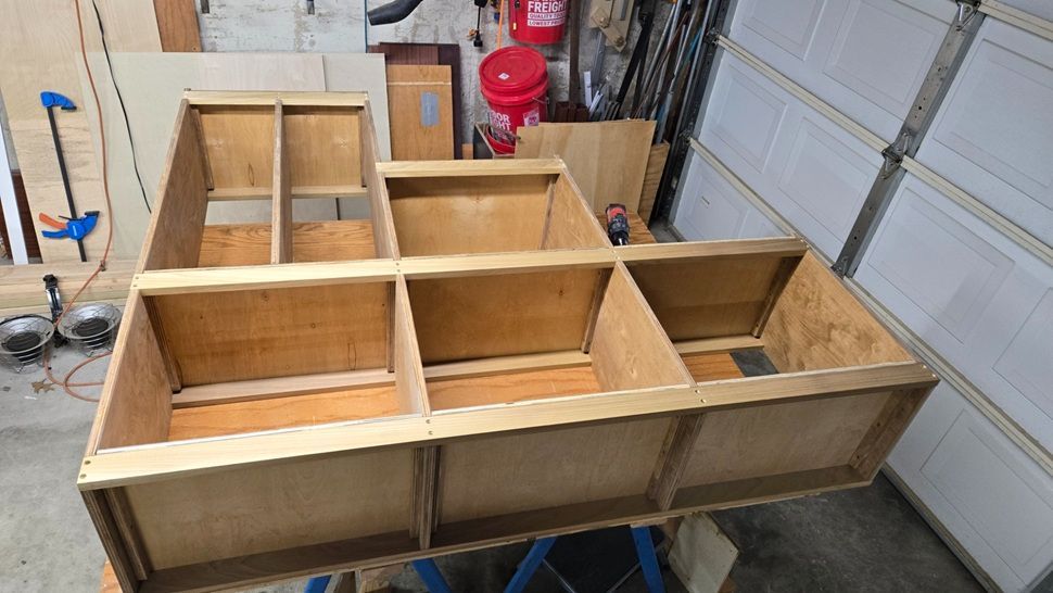 Shelf_Unit-8.jpg.8fd618e9eb77bbb37608e83545903249.jpg