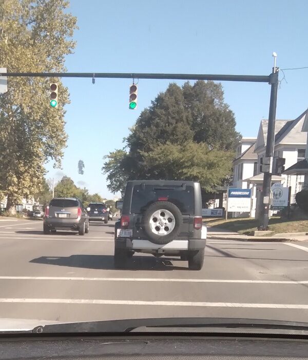 DarwinAwardWinningJeep65ina35.jpg.fdc71d64f3ecb3c9cd5e4c6578506405.jpg