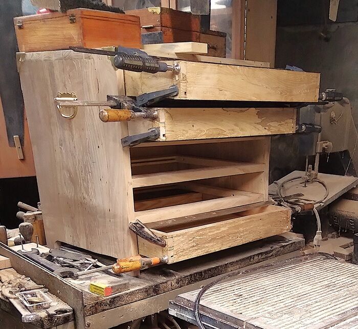 Sept_Proj.Drawermaking3drawersgluedup.jpg.b5f10182f8082750bcbb6581f9ab28b4.jpg