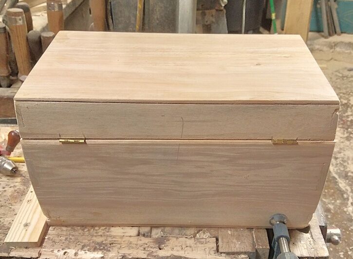 KeepsakeBoxProj.hingesmarkthelid.jpg.6fe7d51d20b2196032601428ec8cf119.jpg