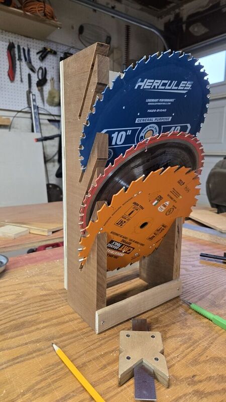 Saw_Blade_Rack.thumb.jpg.c7ebe4d5c012e96e2a4f0ed304433d13.jpg