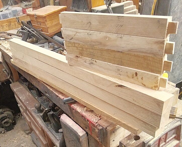 SideboardProj.legs2ndsetrails.jpg.3b666fcb2eab44b740074cf923a0657b.jpg