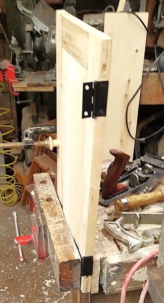 Laundry Room, Hinges, installed door 1  .jpg