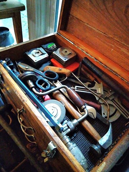 27 May, Tool clutter, under the lid.jpg