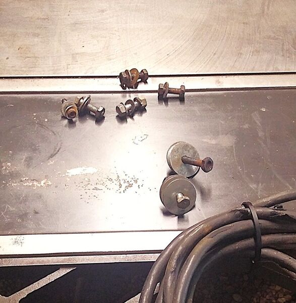 21 Aug, Tablesaw work, BAD Bolts.jpg